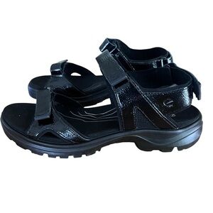 ECCO Offroad Women's Leather Outdoor Sandal, new in box, size 42